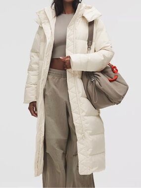Lululemon Women's Wunder Puff 600-Down-Fill Long Jacket Sz 2 light ivory